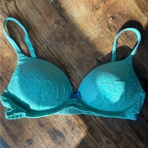 Victorias Secret No Wire 36C Elegant Lace Trimmed Bra in Teal